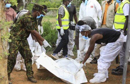 В Кении начали вскрытие тел сектантов, умерших от голода