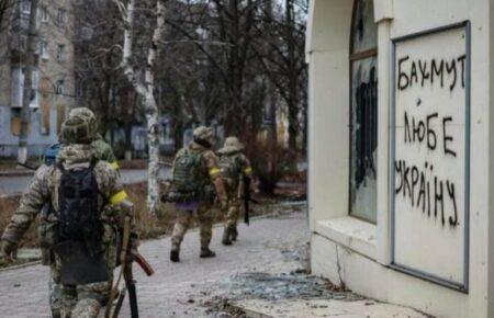 На Бахмутському напрямку бої тривають за кожен метр території — Сирський