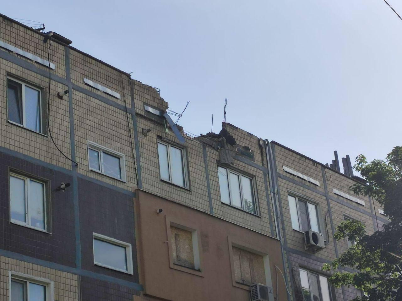 Окупанти з артилерії обстріляли Нікопольщину: є руйнування та постраждалі (ФОТО)