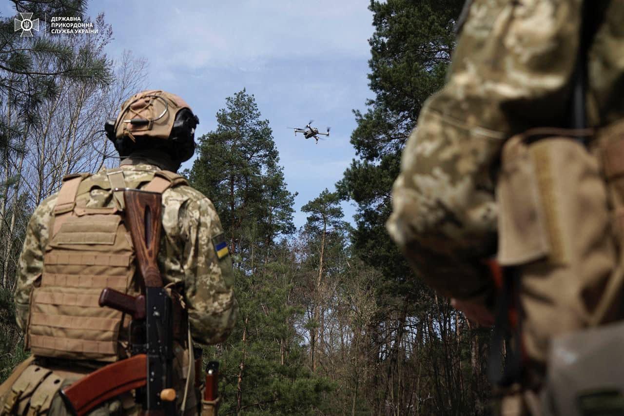 Прикордонники показали, як знищують окупантів на Донбасі