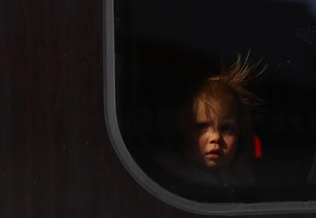 Окупанти готуються вивозити дітей з Луганської області до РФ — Центр нацспротиву