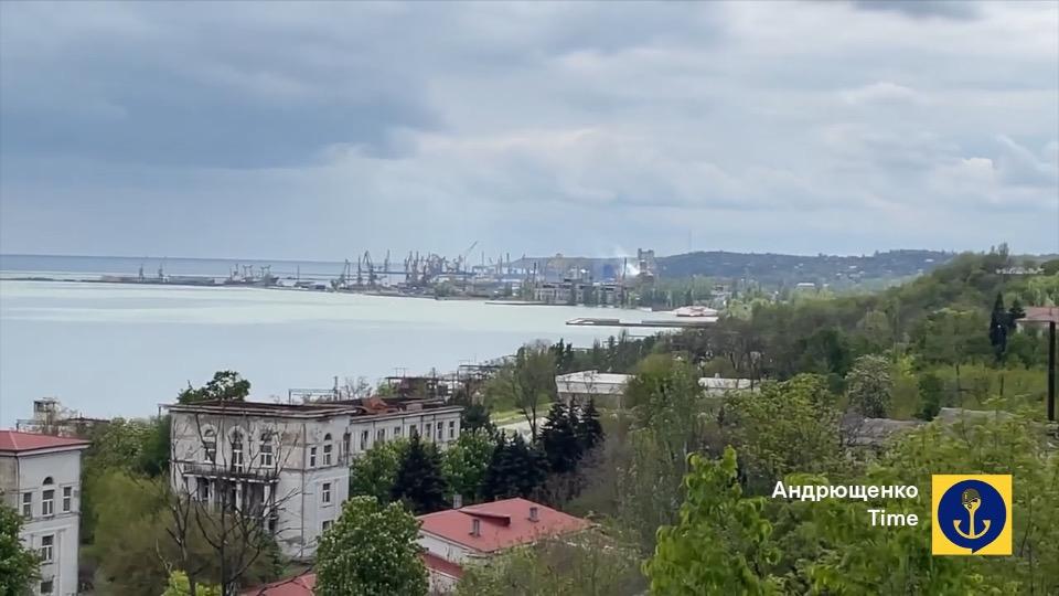 У Маріупольському порту горять залишки зерна в терміналі — Андрющенко