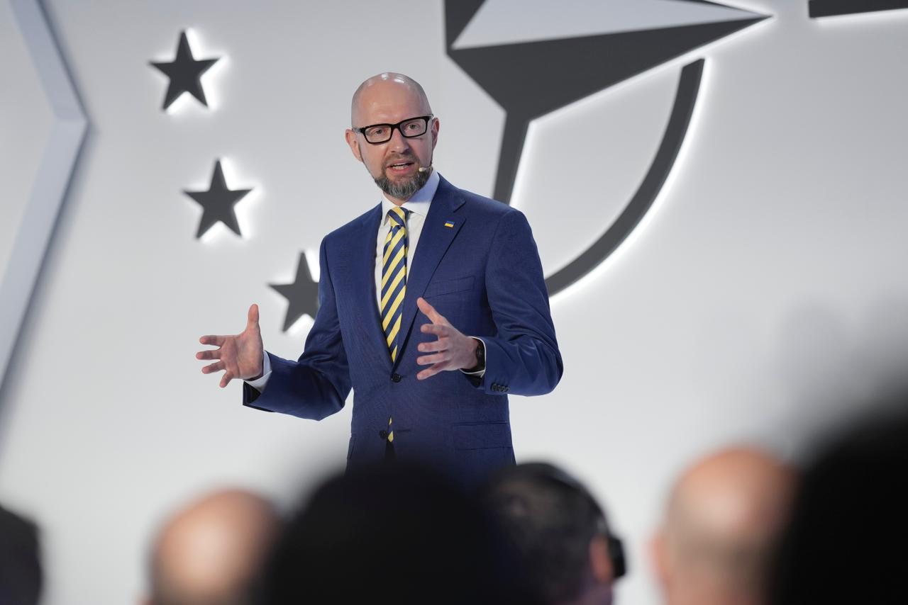 Україна бореться не просто за членство в НАТО, ми боремося і за саме НАТО — Арсеній Яценюк на КБФ