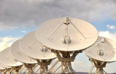 Одна з найпотужніших у світі груп радіотелескопів полюватиме на сигнали від інших галактик