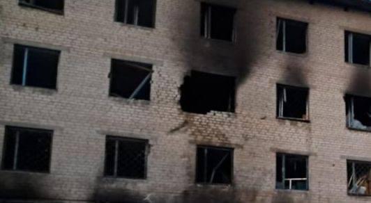 Атака на Кривий Ріг: пошкоджені промислове підприємство та адмінбудівля, є поранені (ФОТО)
