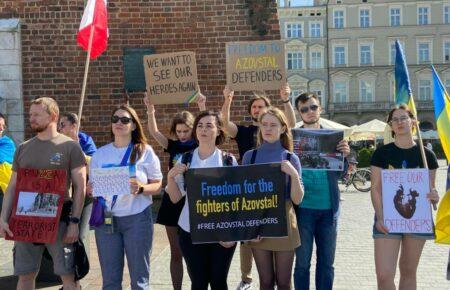 У Кракові відбулася акція на підтримку полонених захисників Маріуполя (ФОТОРЕПОРТАЖ)