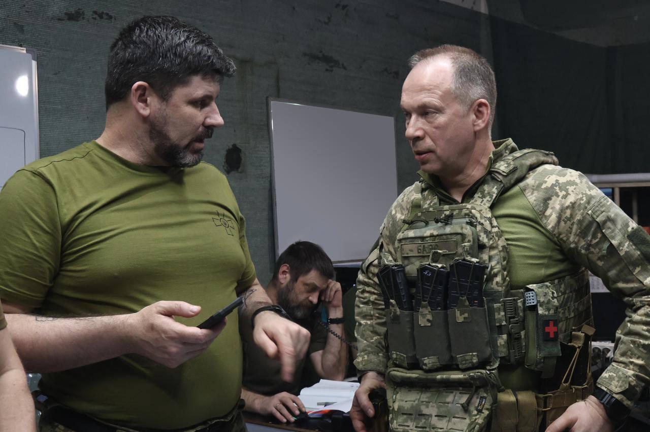 Українські війська наближаються до взяття Бахмута у тактичне оточення — Сирський