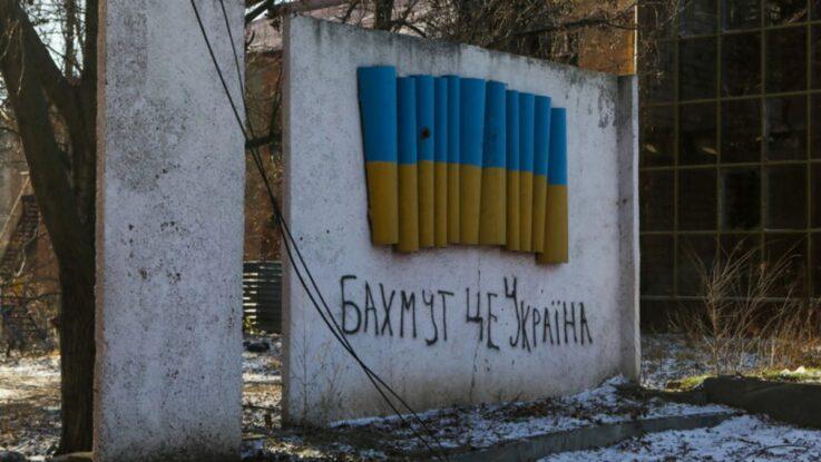 У Бахмуті українські військові двома пострілами знищили групу штурмовиків РФ