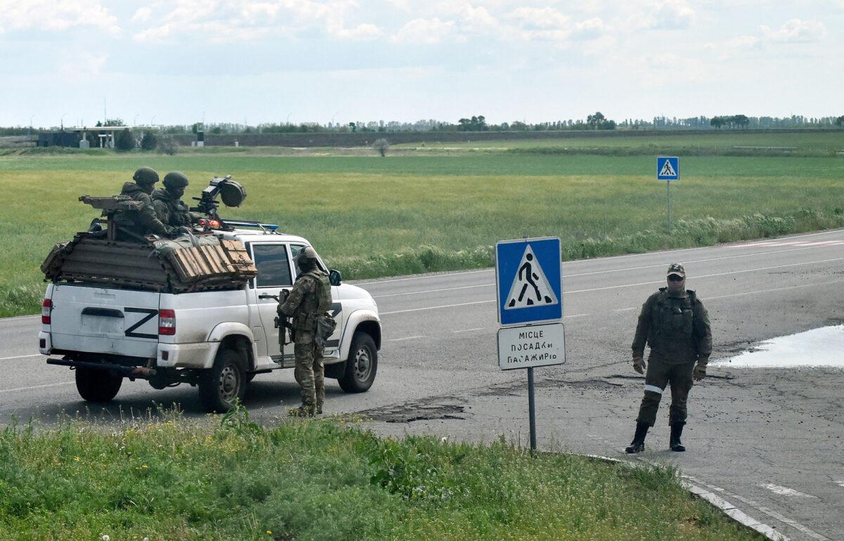 В окупації на Херсонщині люди стали обачливими: йдучи з дому видаляють зайві Telegram-канали — журналіст