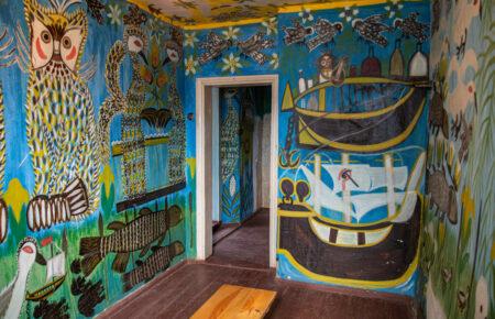 «Будемо збирати будинок по уламках і любити, як і раніше» — в окупованих Олешках затопило дім-музей художниці Поліни Райко