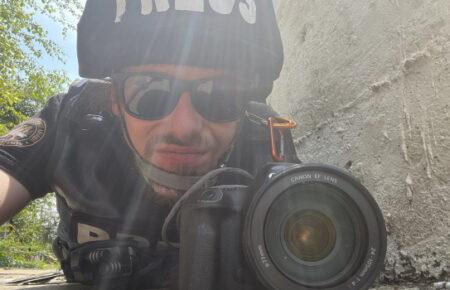 У Херсоні російські окупанти обстріляли місце евакуації цивільних: під атаку потрапили журналісти (ОНОВЛЕНО)