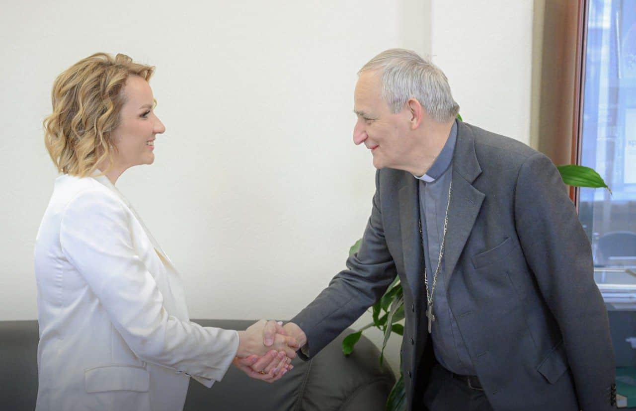 Кардинал з Ватикану зустрівся із дитячою омбудсменкою РФ, яку розшукує МКС
