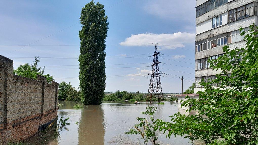 Росіяни обстріляли Херсон, поранені двоє волонтерів