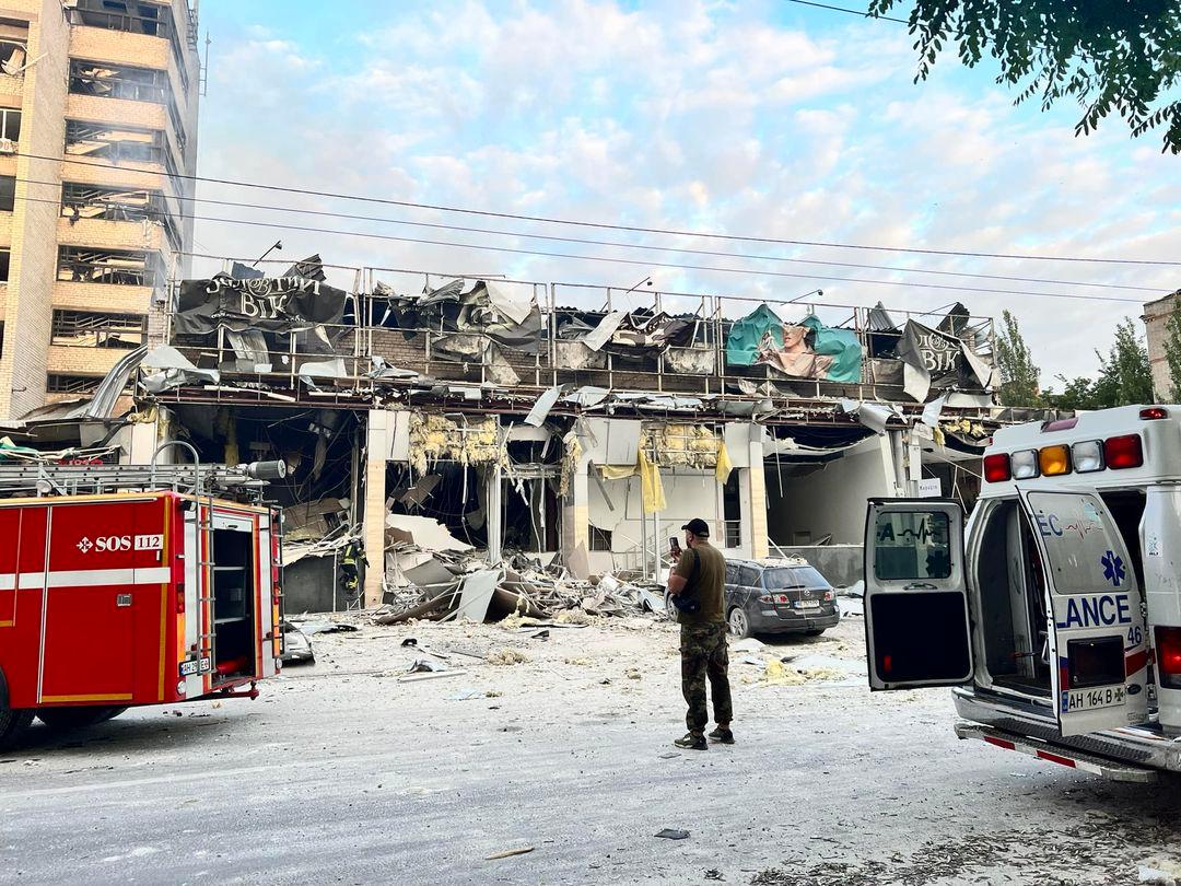 Пиццерия, куда попали россияне в Краматорске, в момент обстрела была переполнена