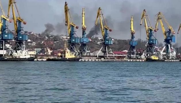Росіяни через окупований Маріупольський порт вивозять продукцію з заводу Ілліча — Андрющенко 