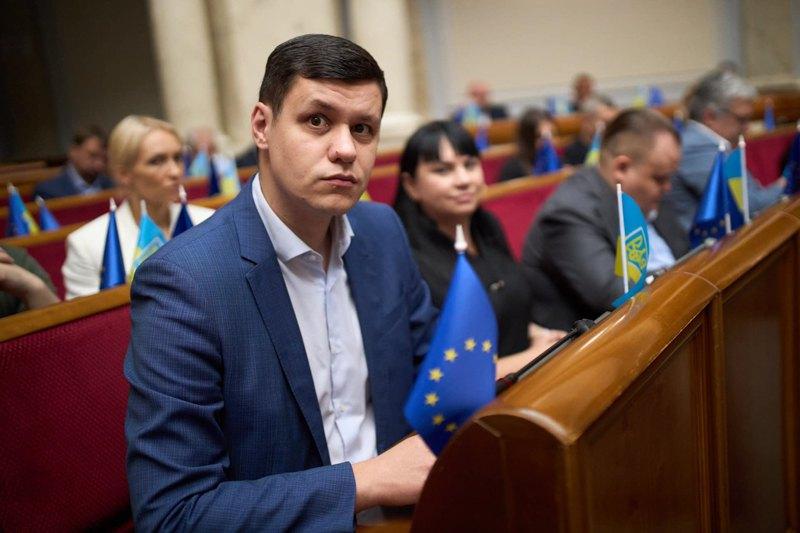 Вчителі-колаборанти, які готові були викладати за російськими програмами, нікуди не ділись — нардеп