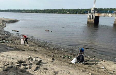 У Запоріжжі берег Дніпра місцями обмілів на 50-100 м — журналіст