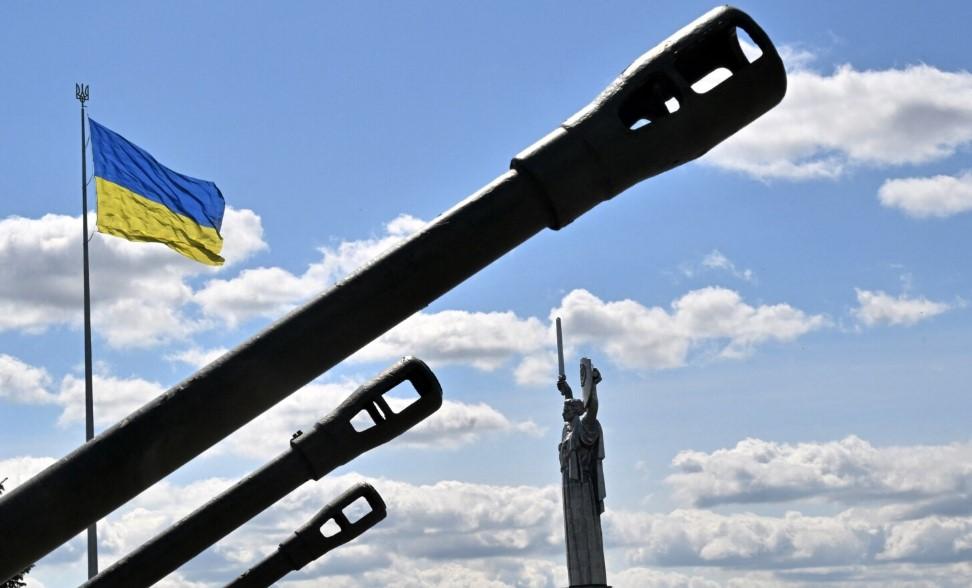 Російські окупанти вночі випустили по Україні 8 ракет та 35 «шахедів»
