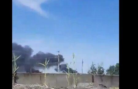 Окупанти скаржаться на потужні удари по Генічеську та Скадовську (ВІДЕО)