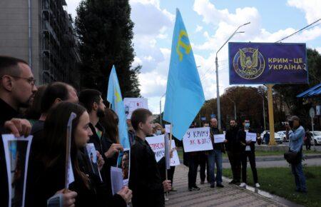 Сьогодні відзначають День кримськотатарського прапора — символа свободи у найскрутніші часи