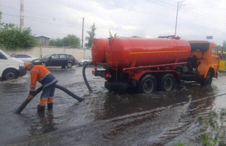 Столична влада повідомила про підтоплення у кількох районах