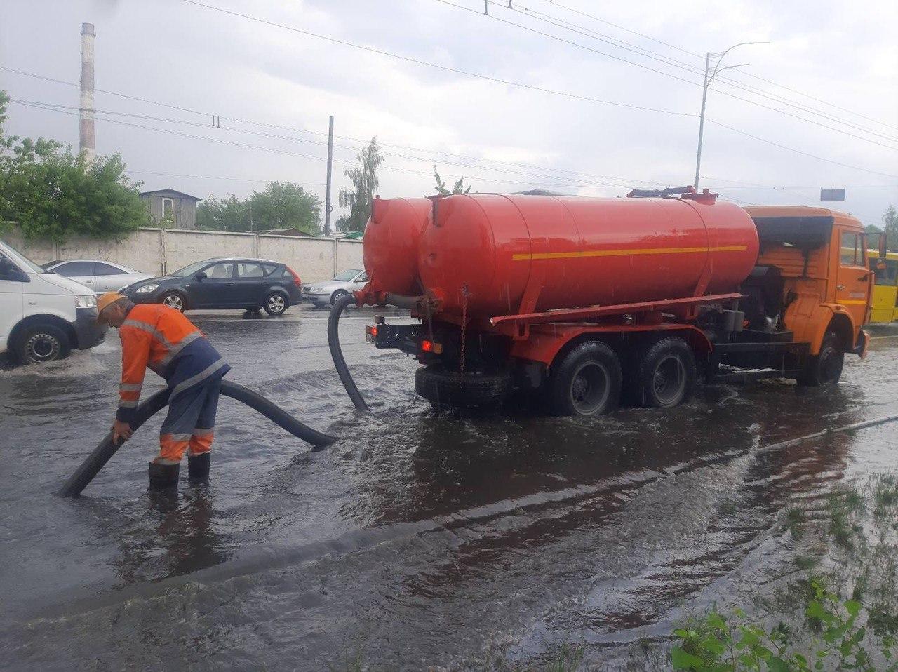 Столична влада повідомила про підтоплення у кількох районах