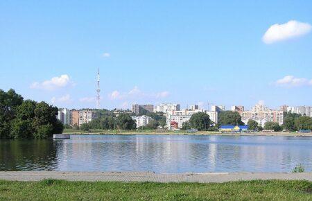 У Хмельницькому через падіння уламків ракети евакуювали мешканців довколишніх будинків