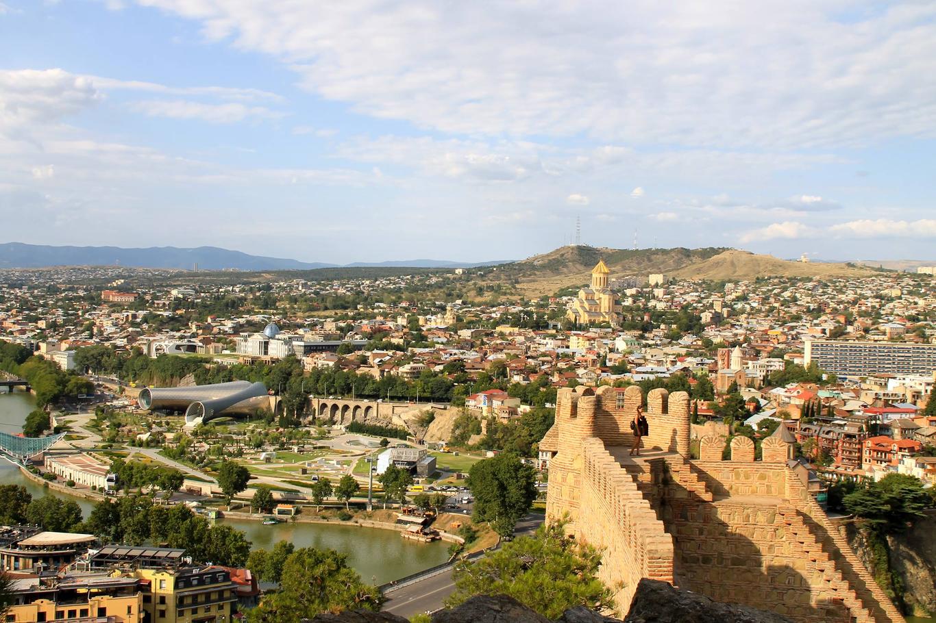 У Тбілісі надійшли повідомлення про масові замінування по місту (ВІДЕО)