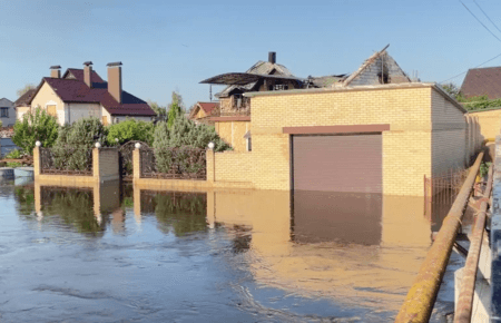 Вода у Дніпрі стрімко зростає, вже затоплено декілька населених пунктів Херсонщини — кореспондент