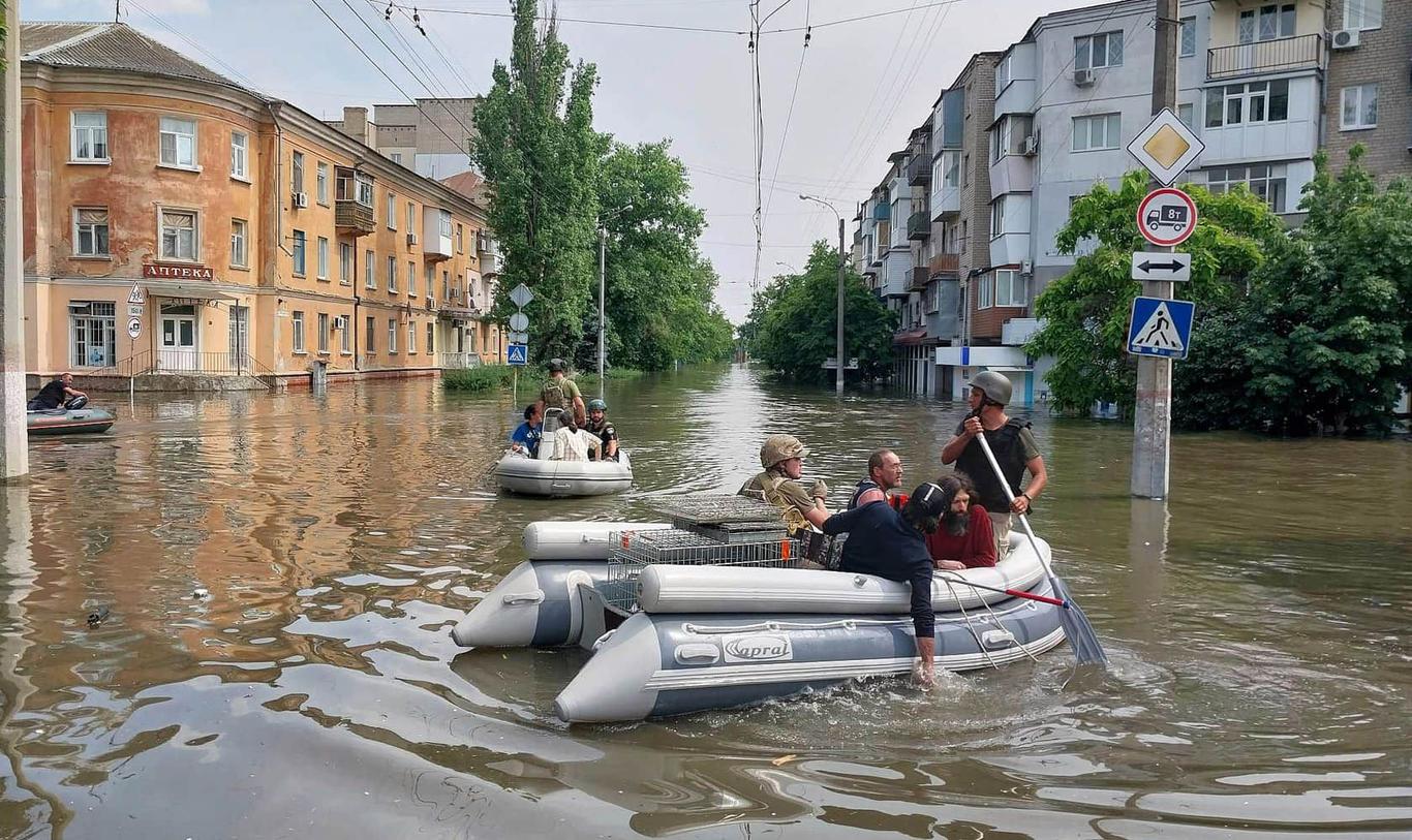 З підтоплених районів Херсона більшість людей, які хотіли евакуюватись, вже виїхали — журналіст