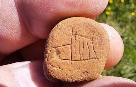 Археологи знайшли зображення корабля вікінгів, імовірно найдавніше зі знайдених в Ісландії