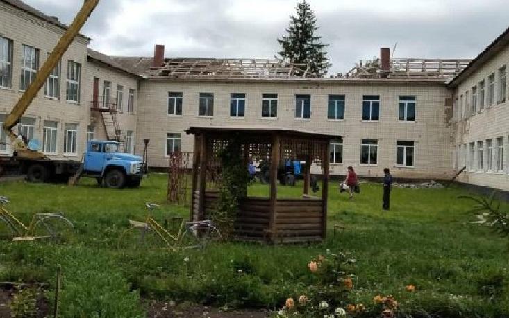 Окупанти вдарили по інтернату на Сумщині (ФОТО)