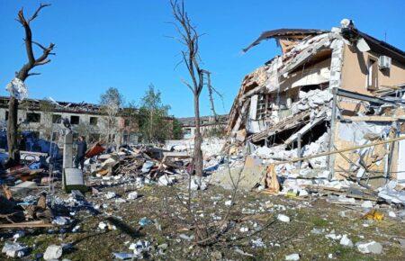 Удар російських окупантів по передмістю Дніпра: з-під завалів дістали тіло 2-річної дитини