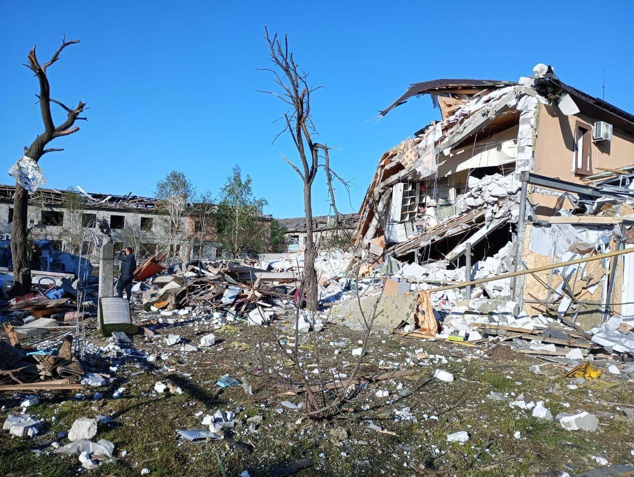 Удар російських окупантів по передмістю Дніпра: з-під завалів дістали тіло 2-річної дитини