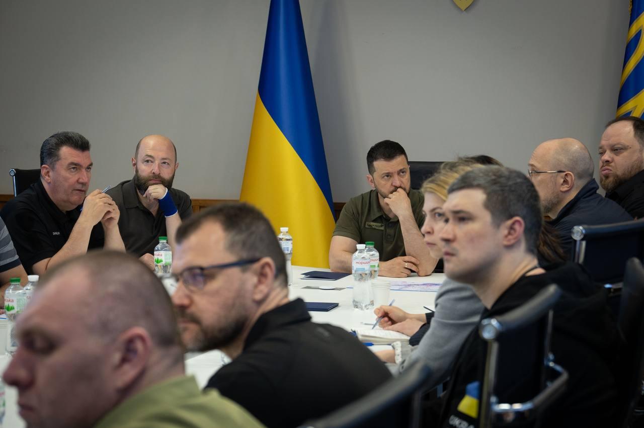 Зеленский о подрыве ГЭС: Делаем все, чтобы спасти людей, согласовали меры, чтобы привлечь Россию к ответственности за теракт