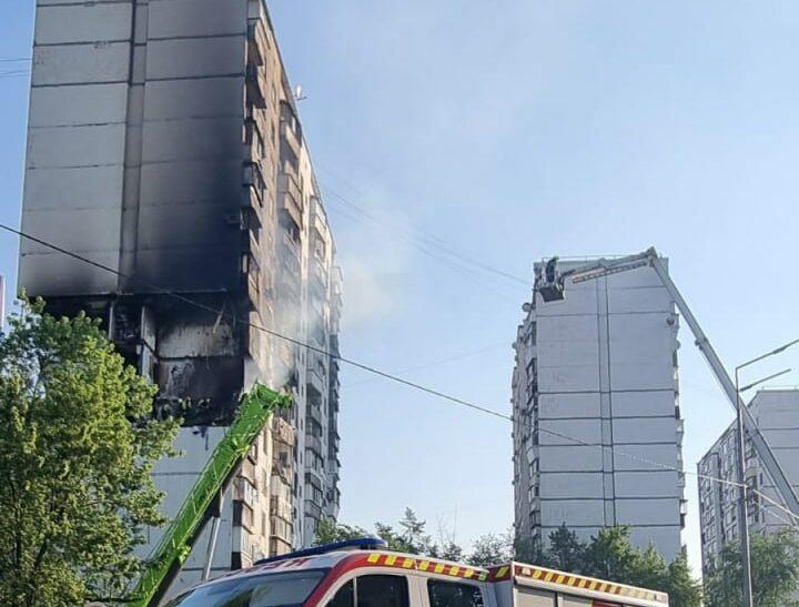 У Києві у 16-поверхівці пролунав вибух, попередньо, через витік газу: уже відомо про 2 загиблих