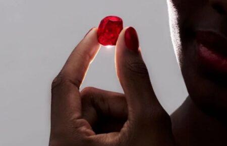 Найбільший рубін продали в США за рекордні $34,8 мільйона