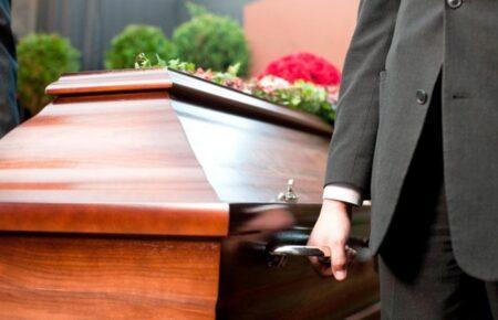 В Еквадорі померла жінка, яка живою опинилася в труні на власному похороні