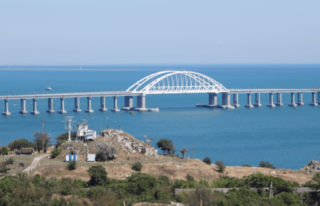 Зеленський: Кримський міст — ціль, яка має бути нейтралізована