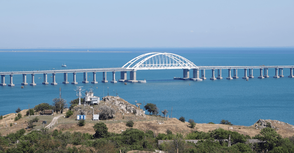 Зеленський: Кримський міст — ціль, яка має бути нейтралізована