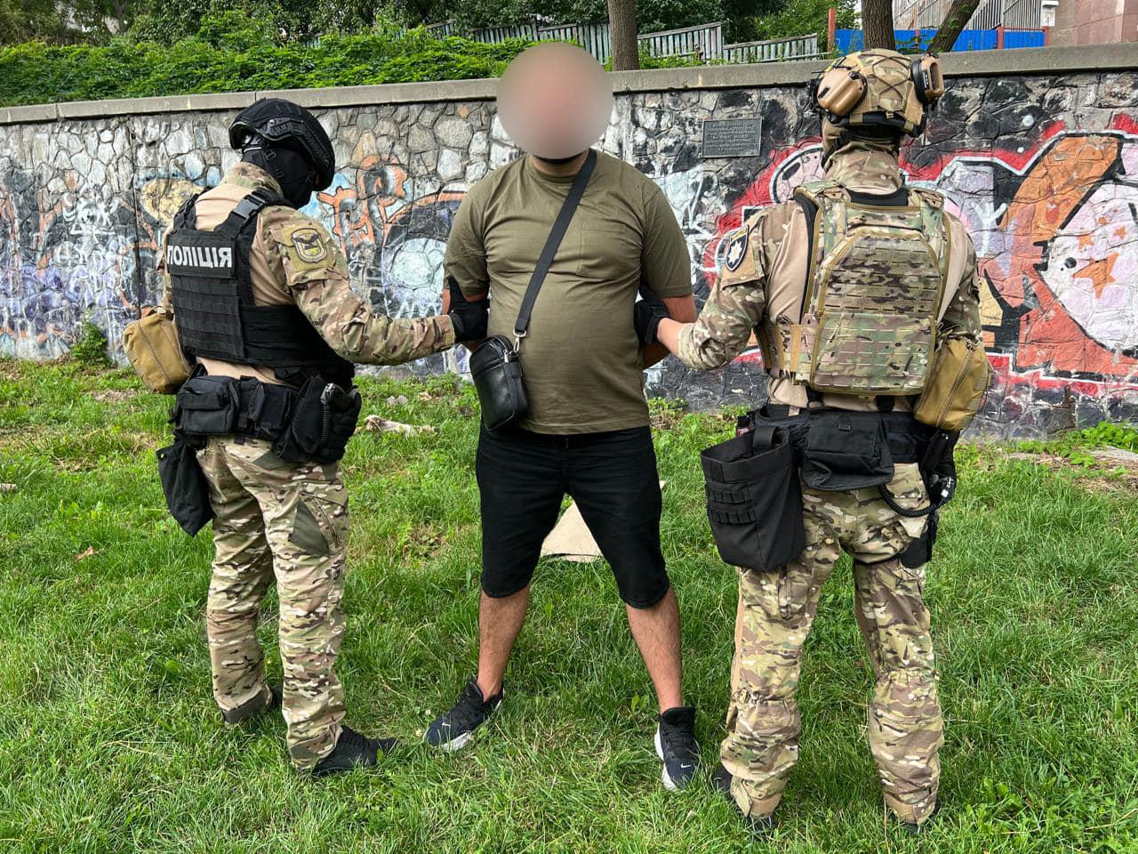 У Києві затримали водія, який блокував рух «швидкої» (ВІДЕО)