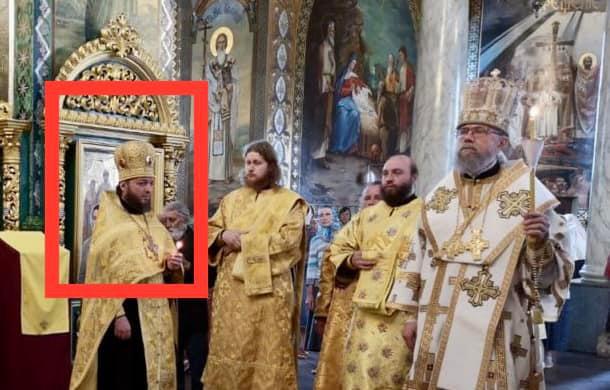 Служителі УПЦ МП винесли з собору у Білій Церкві ікони російського імператора (ФОТО)