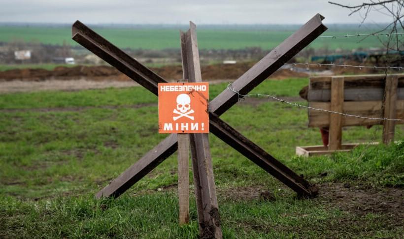 Шестеро військових підірвались на міні на Рівненщині