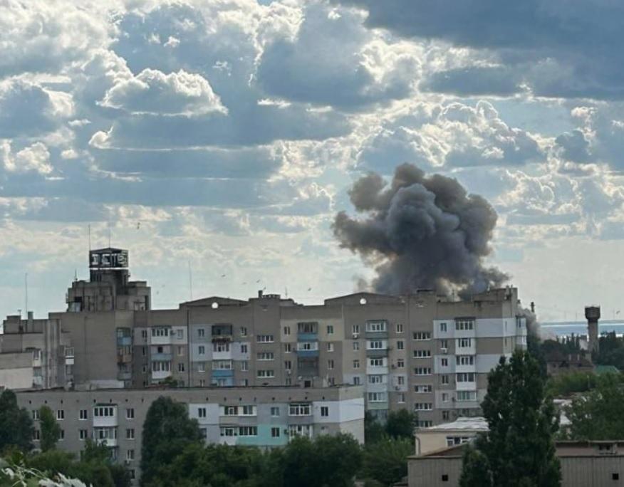 В Бердянске из уничтоженной гостиницы грузовиками вывозили тела российских военных — Генштаб ВСУ
