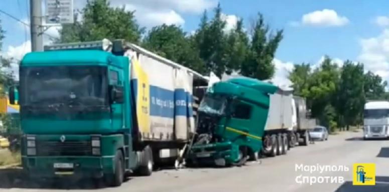 Окупанти перевозять через Маріуполь боєкомплекти в цивільних вантажівках