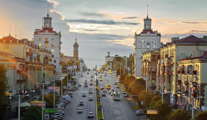 Через нічний удар окупантів частина Запоріжжя залишилася без світла