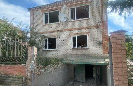 Обстріл Нікопольщини: окупанти зруйнували будинки, теплицю та лінію електропередач (ФОТО)
