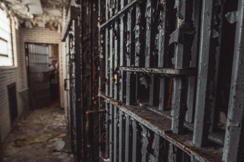 Сліди катувань та грибок на нігтях: дружина полоненого Артема Баранова розповіла, у яких умовах окупанти утримували чоловіка