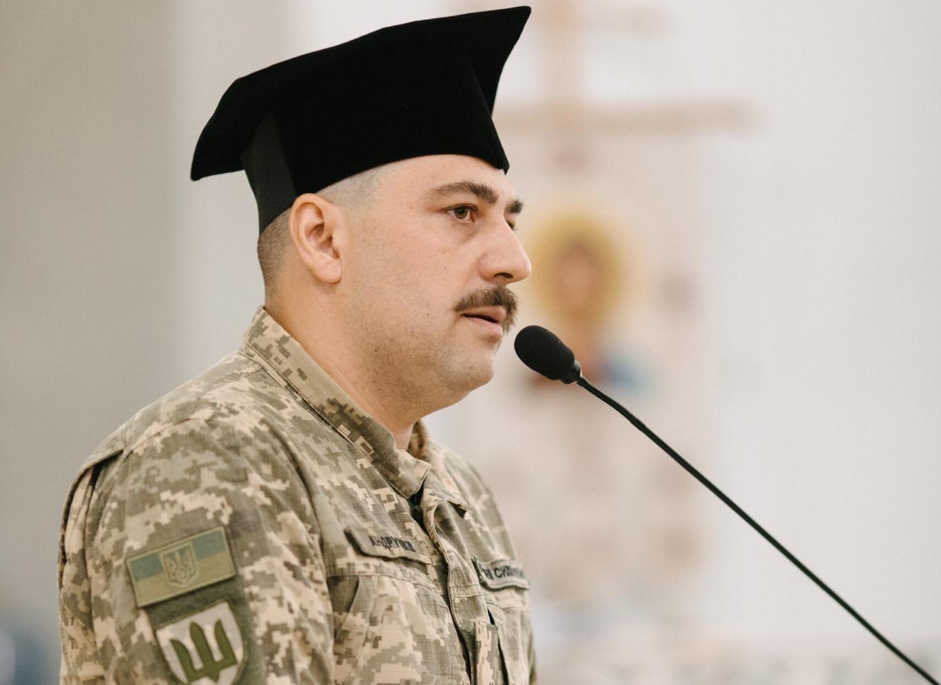 Зараз щоденно здійснюються тисячі подвигів, і не тільки на полі бою — військовослужбовець