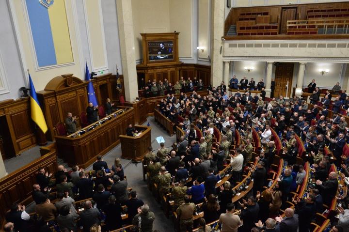 Чи зможе новий законопроєкт про зміни у фінансуванні партій витіснити олігархів з політики?